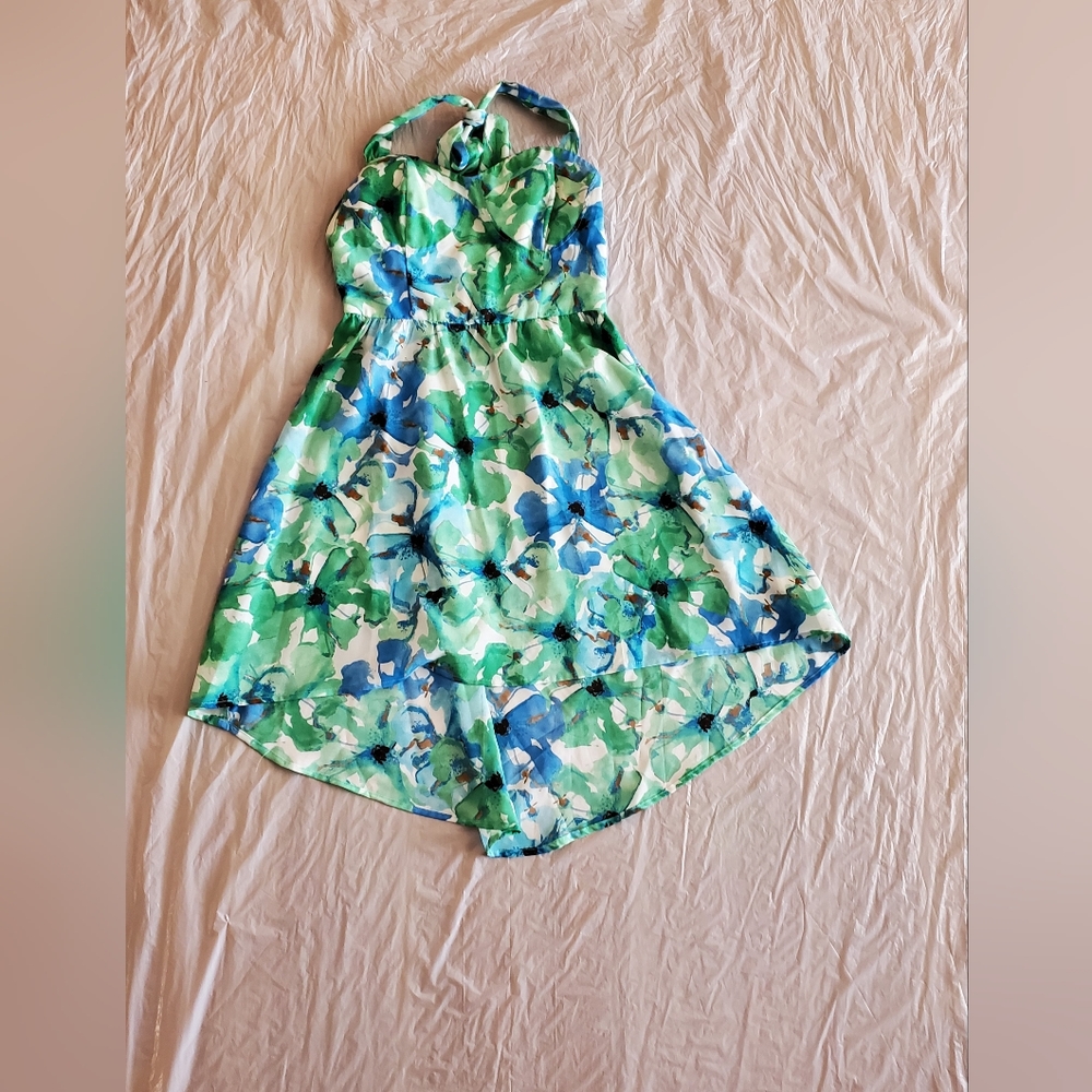 Sunback strapless dress
